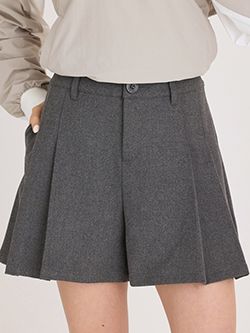 モナデルソル　プリーツ入りショートパンツ　M0042