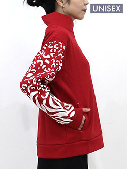 サバンアーニ　25年秋冬新作　右袖アニマル柄パーカー　257201