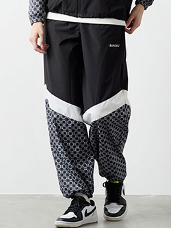 バンデル　25年秋冬新作　総柄切り替えドロストウィンドパンツ　BGS-W5ASDWP