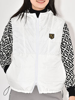 サンディ　25年秋冬新作　リバーシブル中綿ベスト　254-133-12