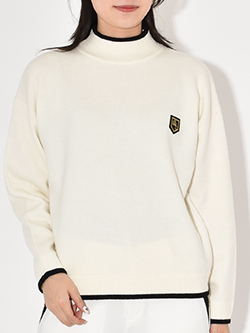 サンディ　25年秋冬新作　ライン入り無地ニット　253-121-18