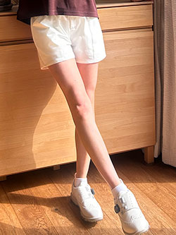 モナデルソル　26年春夏新作　センターライン入りショートパンツ　M0086
